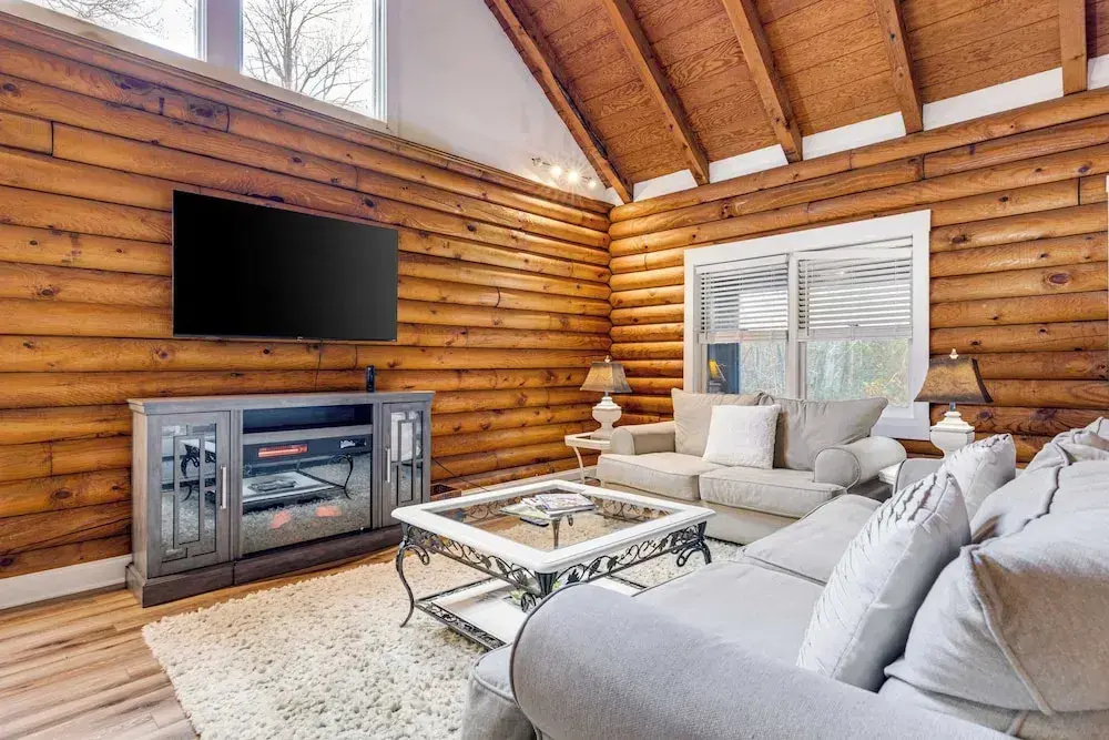 Artful Craftsman by Avantstay Sleeps 12 Hot Tub, Firepit, and Pond Gatlinburg + National Parks