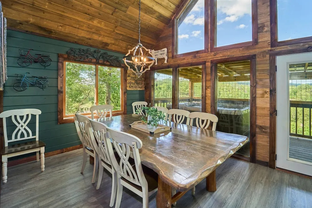 Family Friendly Getaway I Hot Tub In Gatlinburg