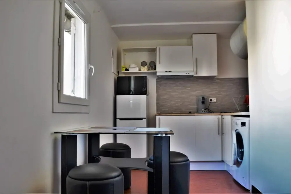Beautiful New Apartment at Saint-Charles Station