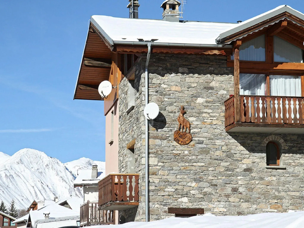 Luxury chalet apartment with fireplace in les Trois Vallées