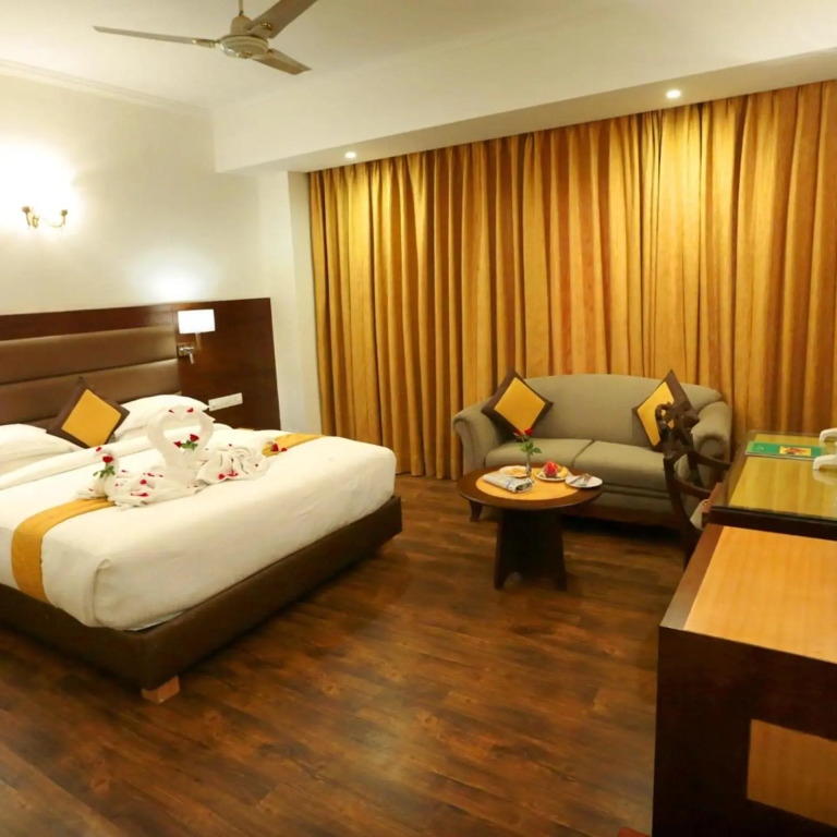 Hotel Meraden Grand