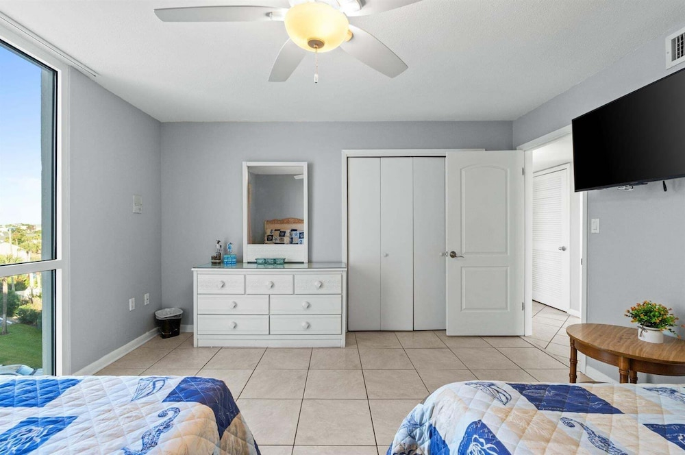 Shoreline Towers 1051 3 Bedroom Condo