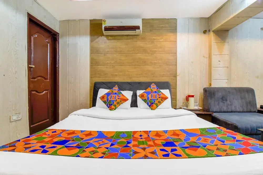 FabHotel Log Inn