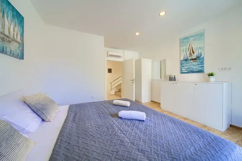 Villa St Martin-Reef - Exclusive Seafront Villa with Private Heated Pool
