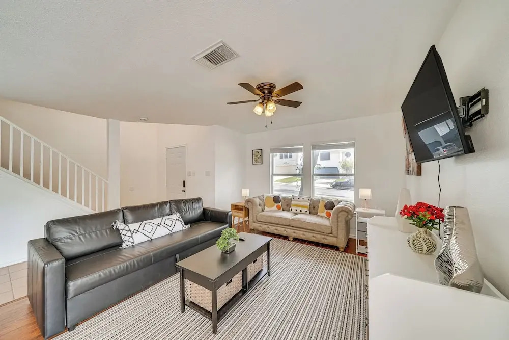 Spacious Home w Deck Near San Antonio Aquarium