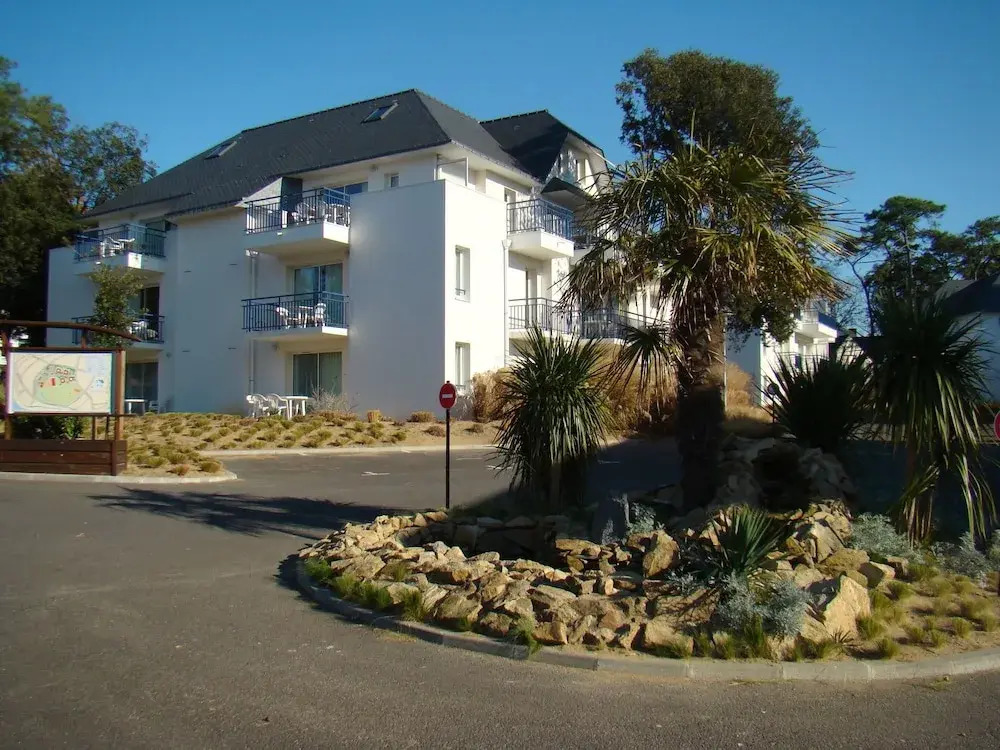 Marine Apartment With Dishwasher in Harbor Town