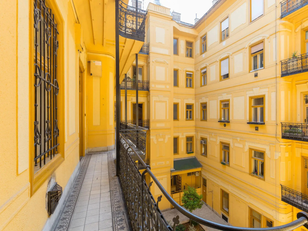 Lisianthus Apartments