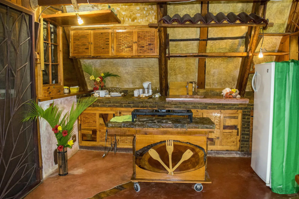 CHALET TROPICAL Hotel & Pool Bar Restaurant