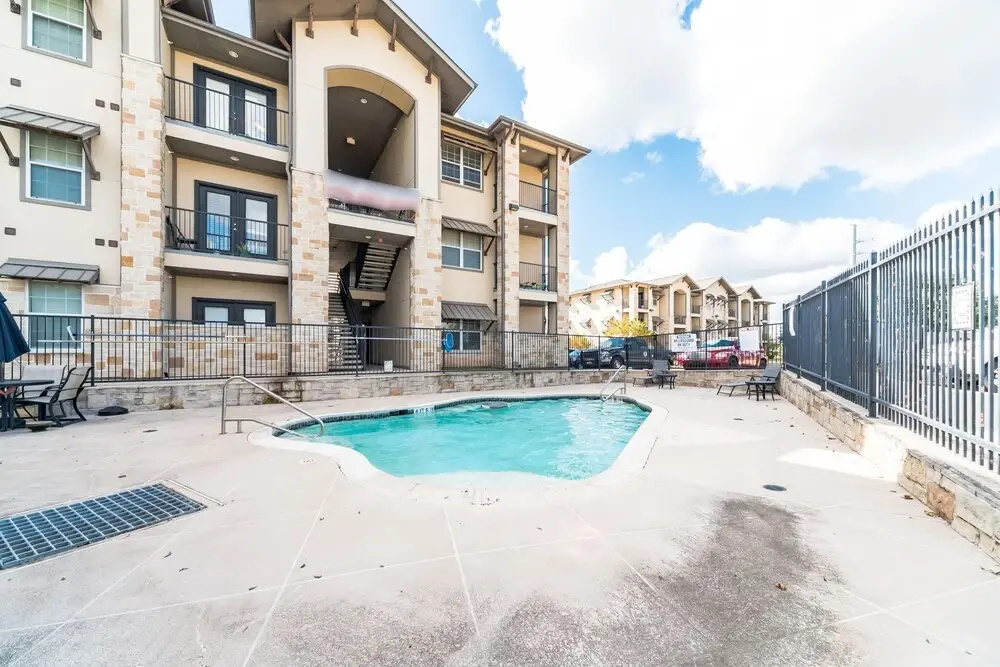 New! Stunning Apartment Just 1 Mile From Kyle!