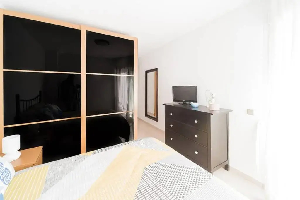 Amplio apartamento a 50m de la playa/Wide and cozy apartment 50m from the beach perfect for families