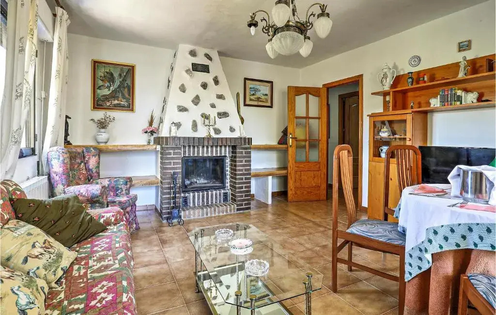 Awesome home in Navarredonda de Gredos with WiFi and 3 Bedrooms