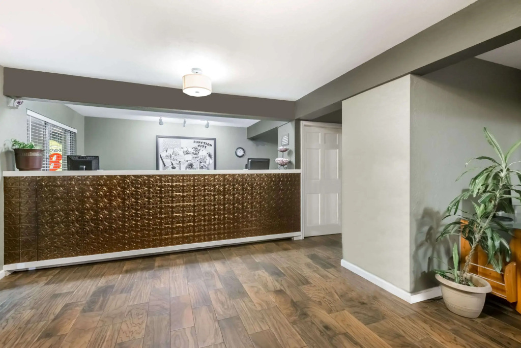 Red Lion Inn & Suites Junction City