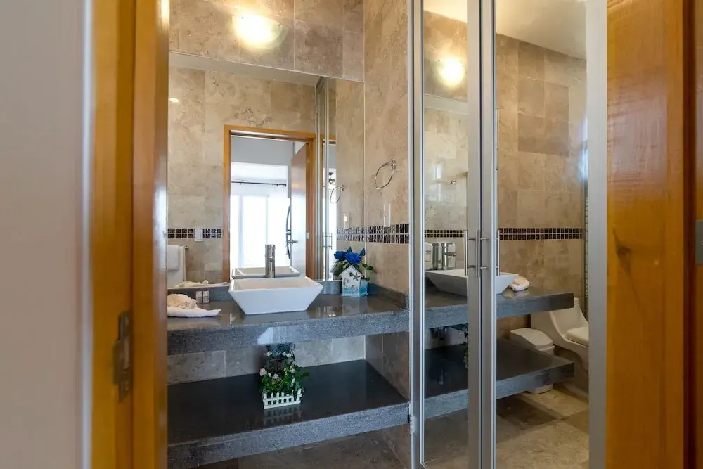 Kuyaan Coral Suites by Alex