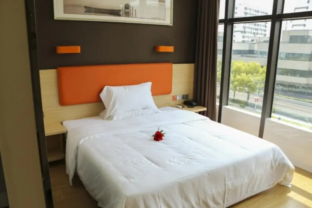 7 Days Premium Shanghai International Automobile City Tongji University Branch