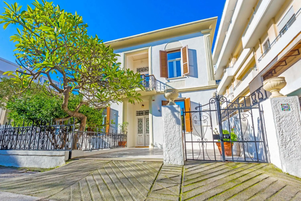 Arhondiko Apartment VS Rhodes Town