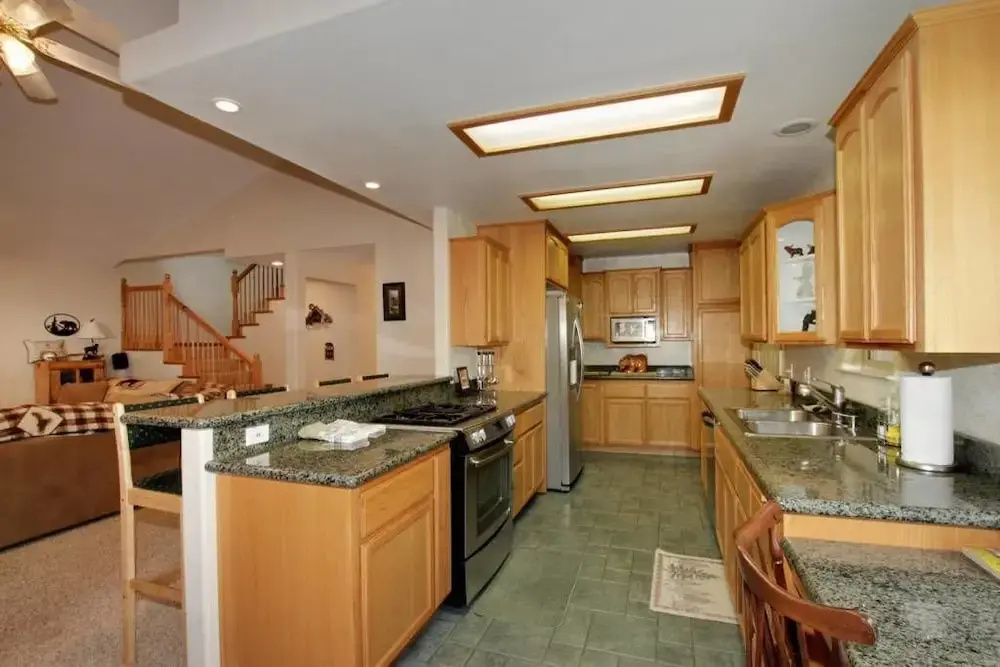 Golden Bear Lodge  1148gb 3 Bedroom Cabin