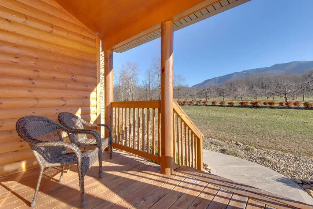 Orchard Hideaway, 3 Bedrooms, Fireplace, WiFi, Gas Grill, Sleeps 6