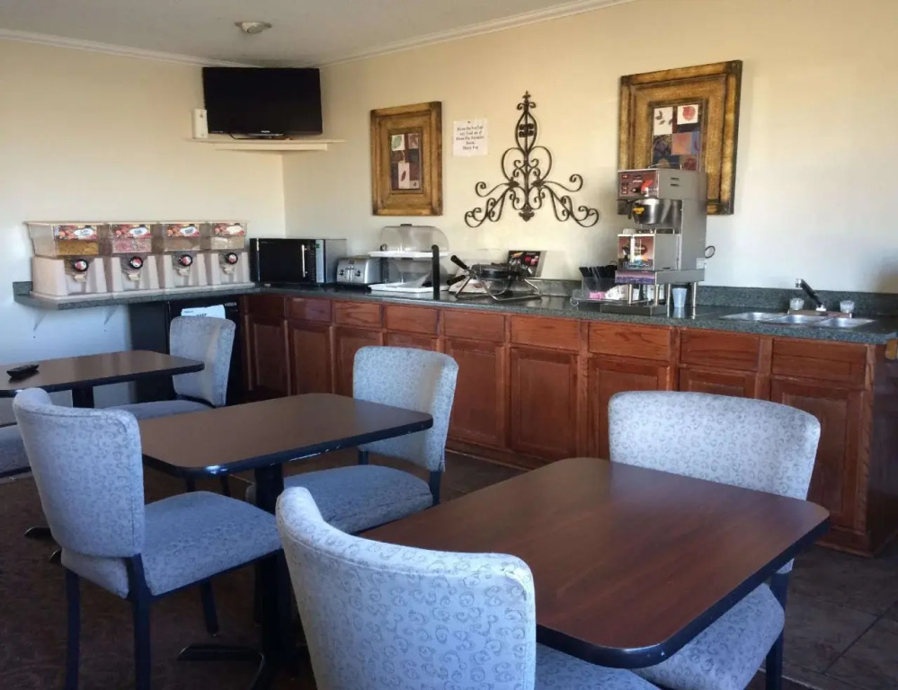 Americas Best Inn and Suites Emporia