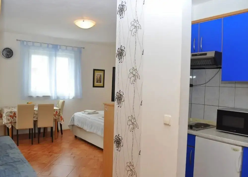 Ivi - big Parking and Courtyard - SA4