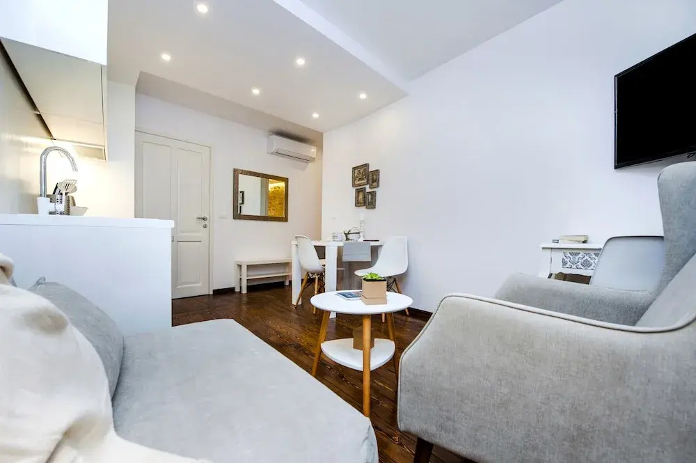 Luna Rooms and Studios