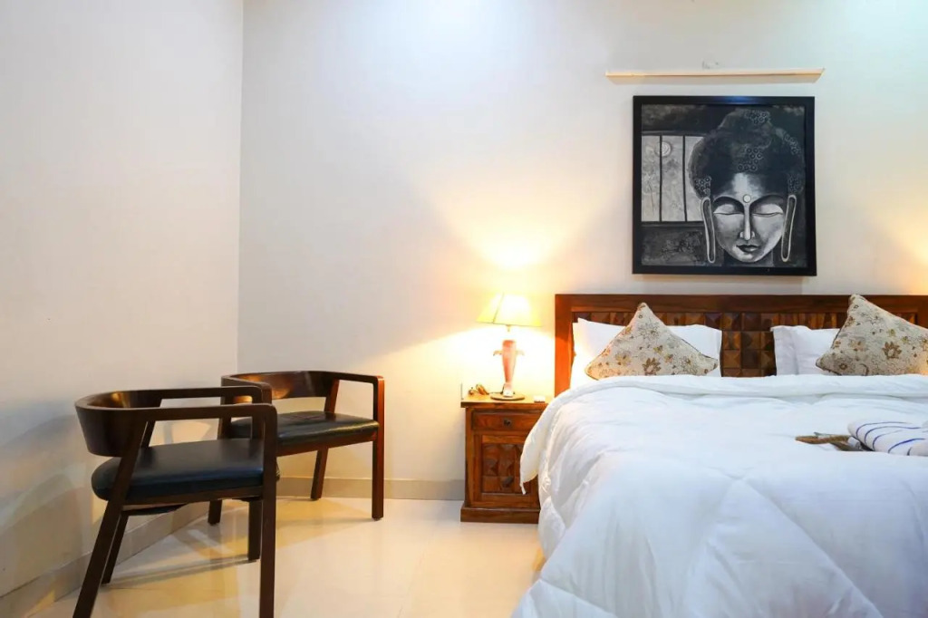Lime Tree Luxurious 3BHK Serviced Apartment Near Medanta