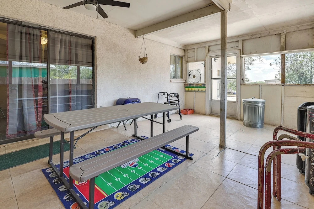 Screened Porch: Remote Harlingen House!