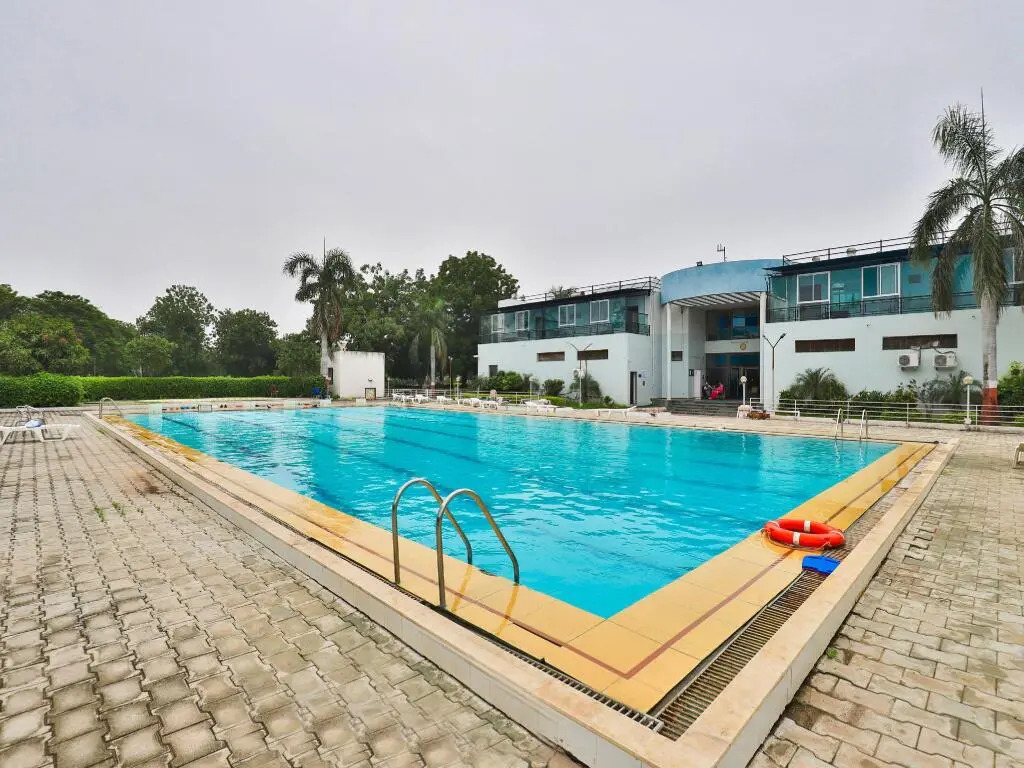 Infocity Club And Resort By OYO Rooms