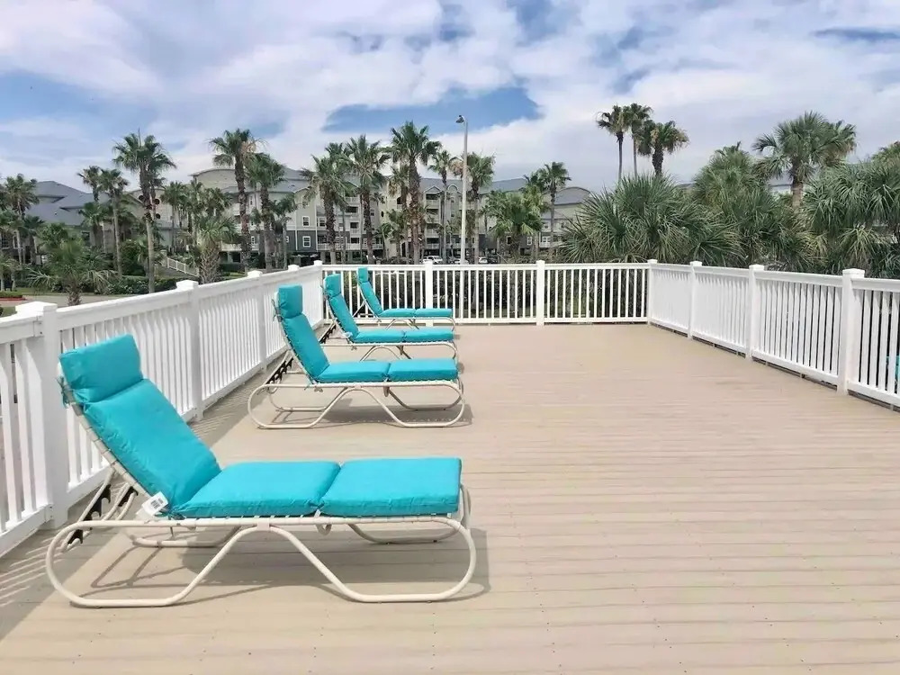 Sea-turtle 302 - Lovely 2br Beach Condo With Resort Amenities! Walk To Beach! 2 Bedroom Condo by Redawning