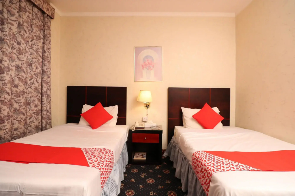 OYO 112 Semiramis Hotel
