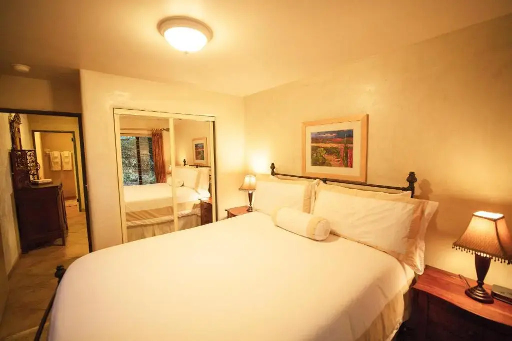 The Emerald Iguana Inn