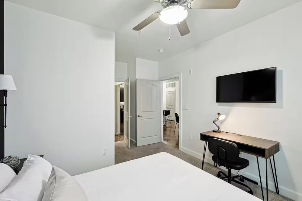Stylish 2B near Legacy West Wi-Fi