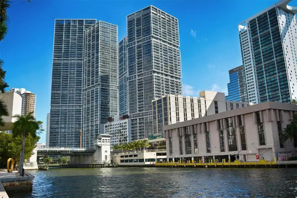Deluxe 5 Star Condo Iconbrickell@25Th, Free Spa/Gym/Pool