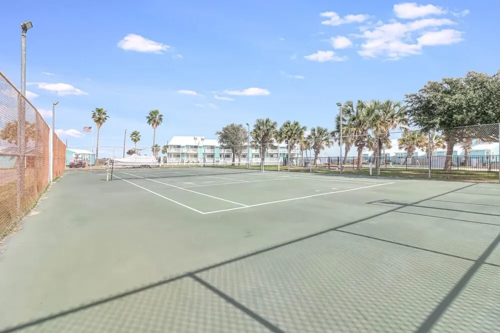 Bayfront Kontiki 3 Bedroom Condo by RedAwning