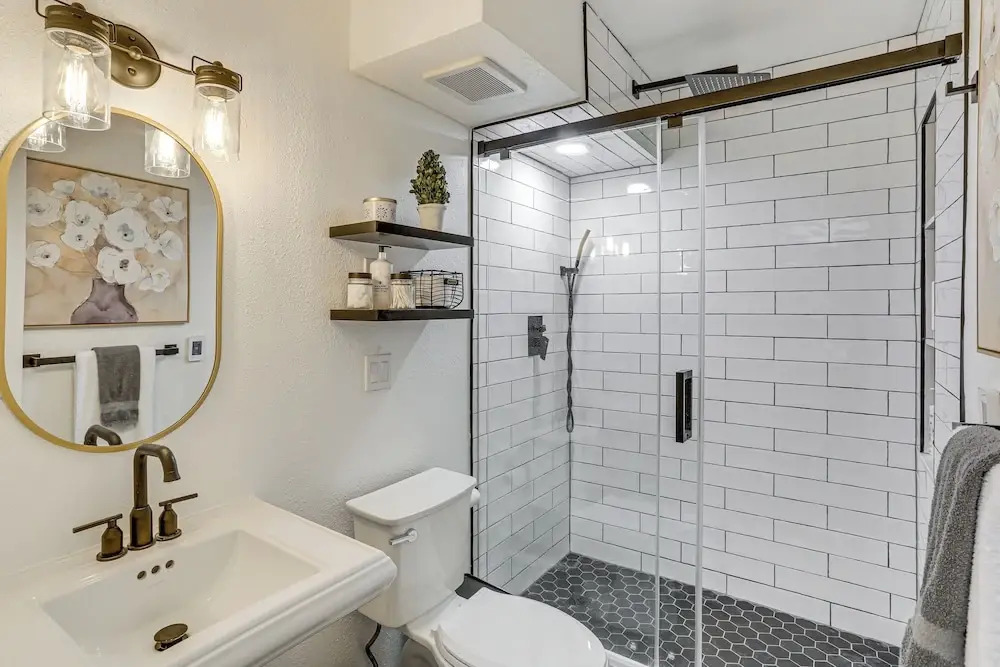 Hike, Ski & Golf: Fully Renovated Edwards Townhome