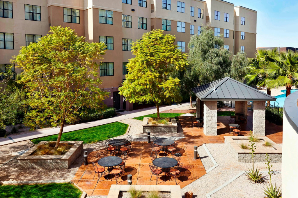 Courtyard Phoenix North / Happy Valley