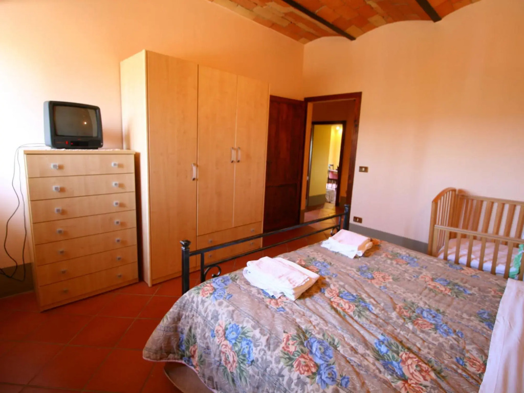Spacious Farmhouse in Pienza with Swimming Pool
