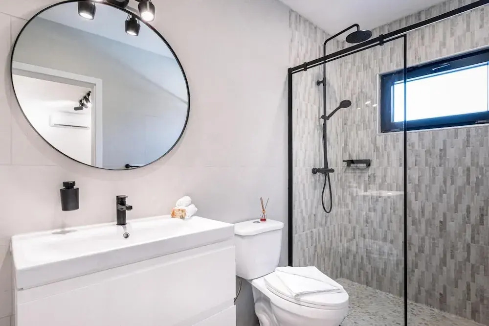 Brand NEW 3br2ba Villa With Pool in Great Location