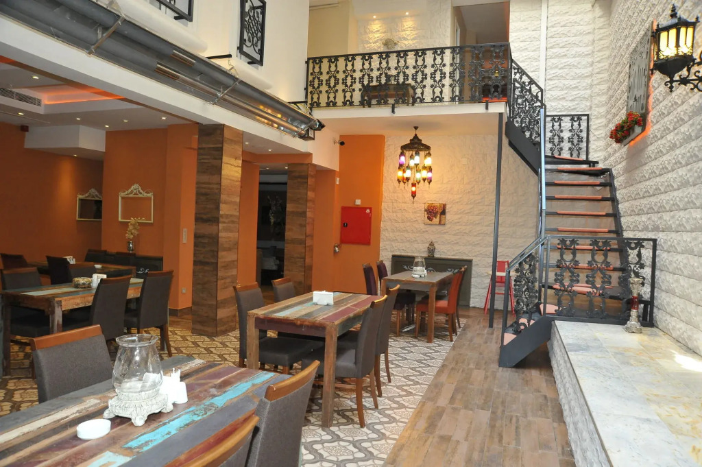 Ayna Hotel