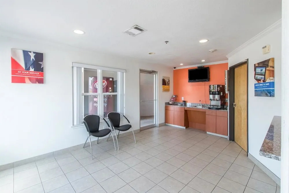 Motel 6-Hutchins, TX