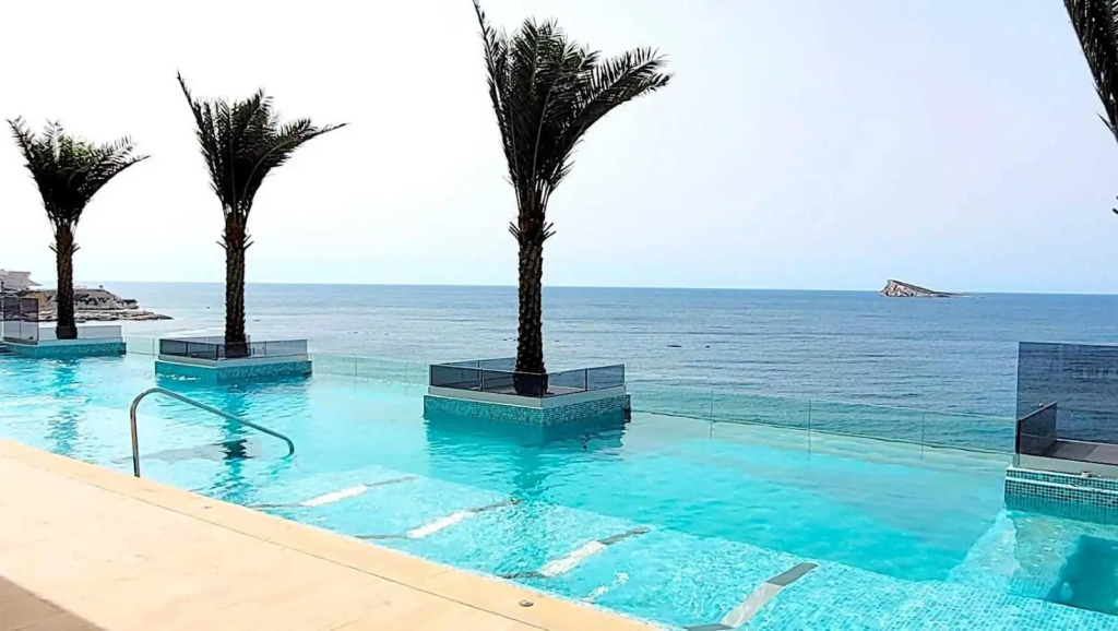 Luxury apartment5 with infinity swimming pool