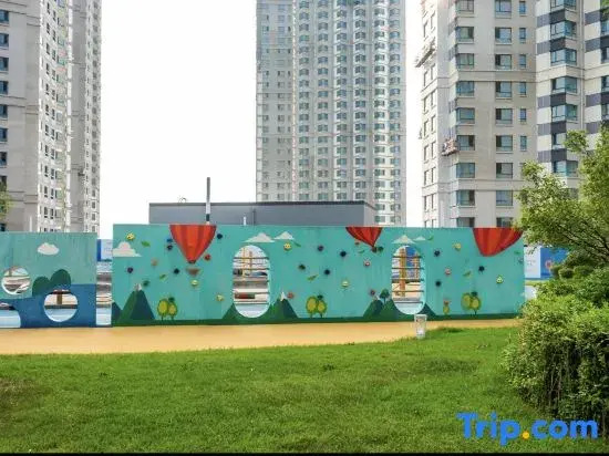 Lanjing Yunhai Seaview Apartment (Yuquan Shanhai Square Branch)