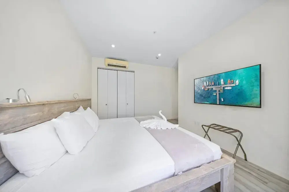 The Cove 106 in Palm Beach Aruba - Prime Location - Free Parking