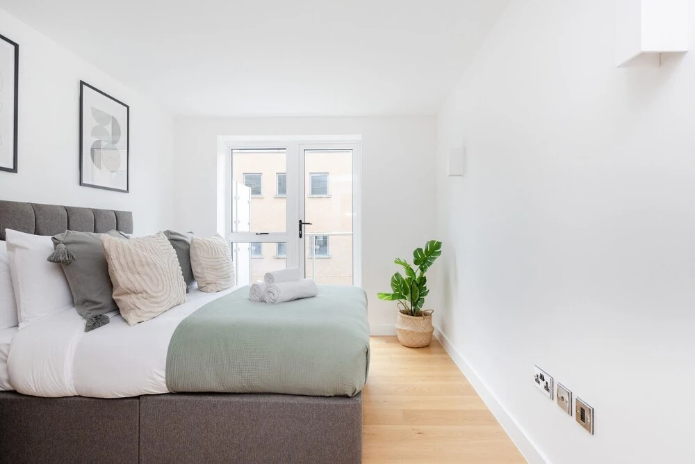 Stylish 2BR 2BA by the Heart of Soho