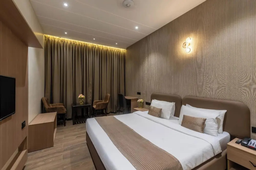 Hotel Kingsway Continental , Raipur