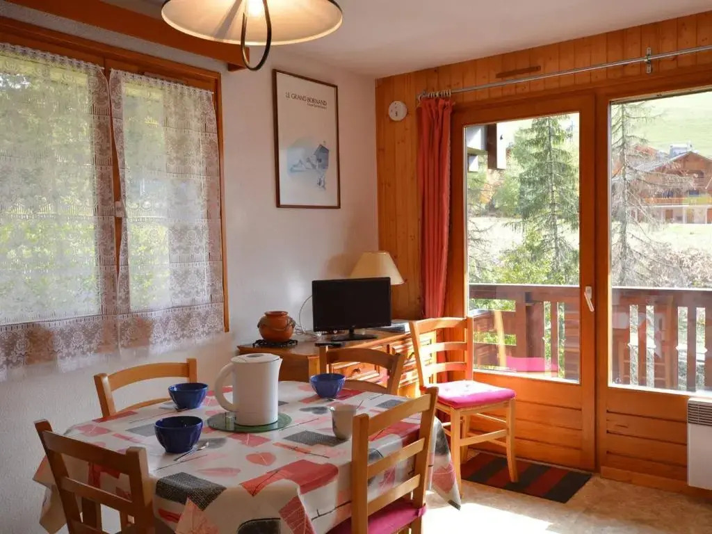 Appartement cosy 6 pers, proche pistes et centre, balcon, parking, animaux admis - FR-1-241-17