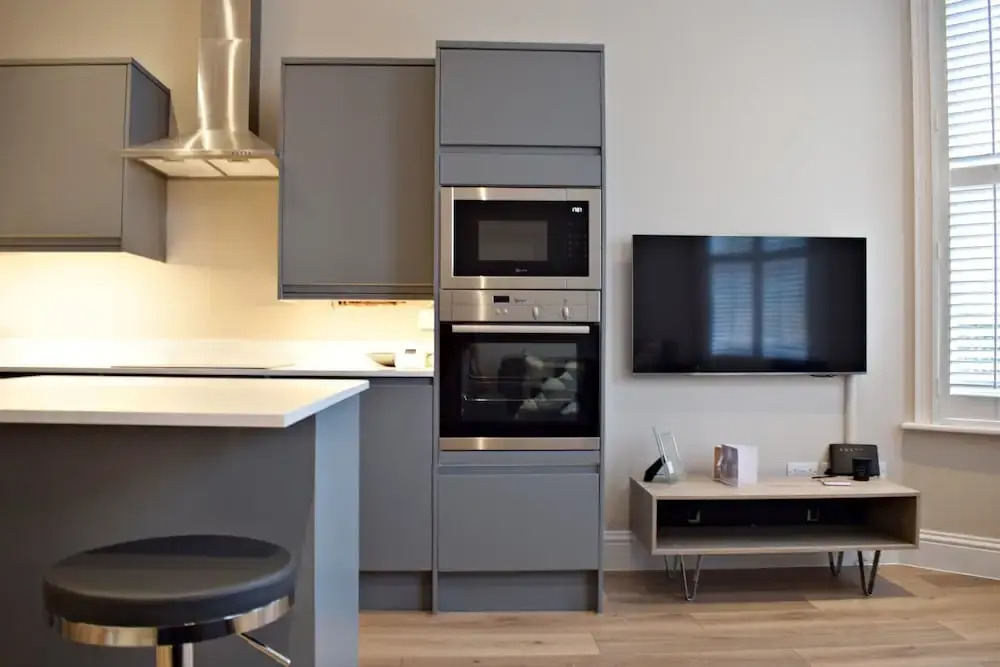 Modern 2 Bedroom Flat Central to Wimbledon