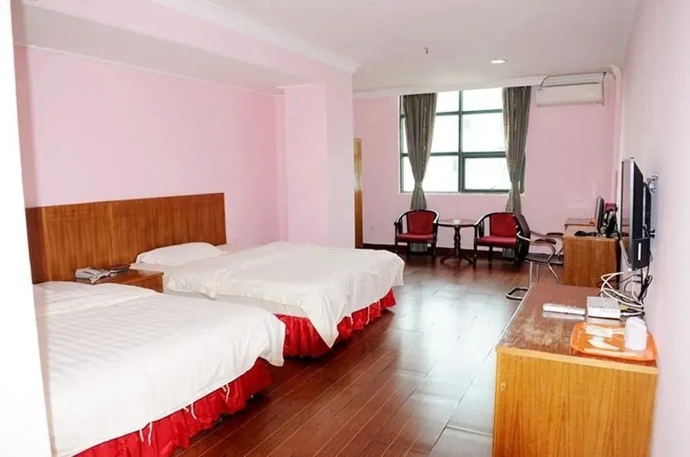 Xianglong Boutique Hotel (Guangzhou North Railway Station Huacheng Road Subway Station)
