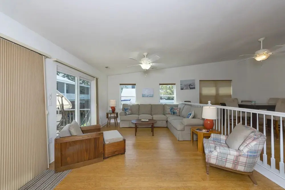 Harbor Delight On The Bay - Private Sandy Beach! 4 Bedroom Home by RedAwning