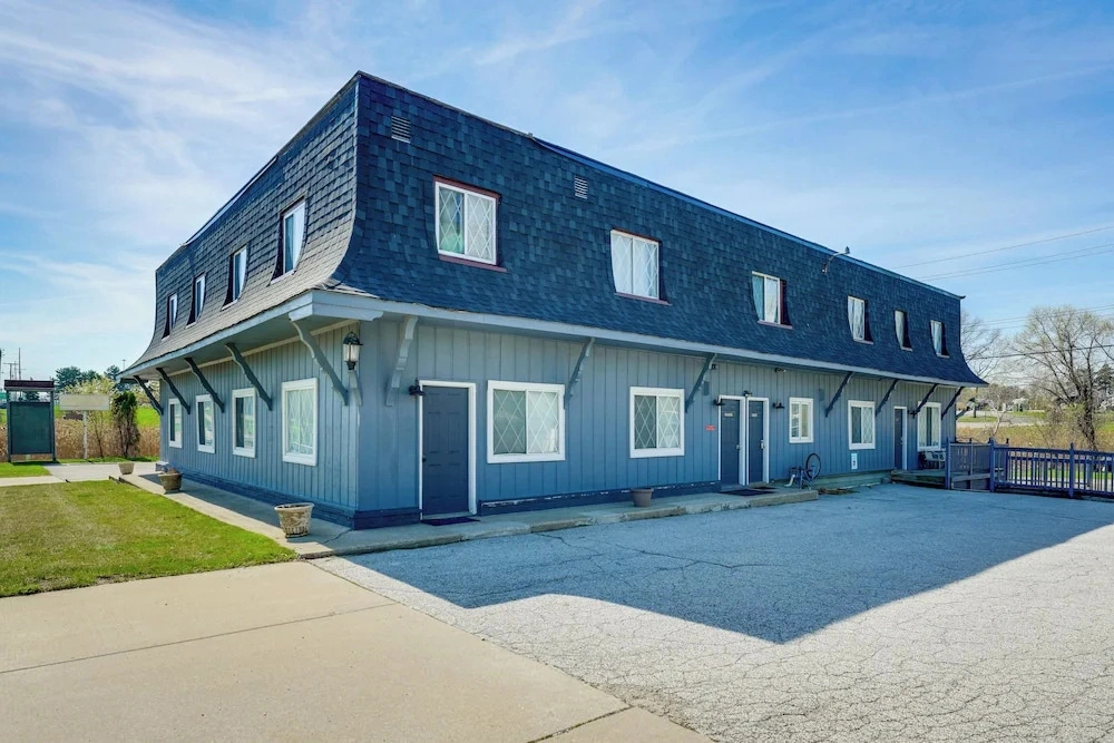 Explore Port Huron! Cozy Condo w/ Creek Views