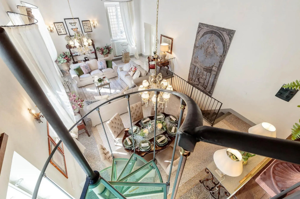 Casa Poggi in Lucca with 5 bedrooms and 3 bathrooms